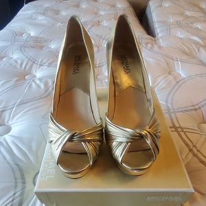 MICHAEL Michael Kors Gaby Pump Gold 8 1/2